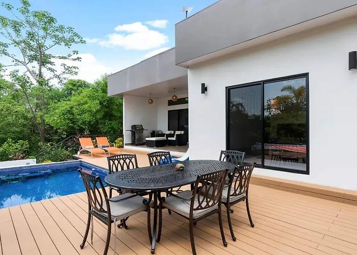 With Minimalist Design & Scenic Deck With Private Infinity Pool And Jungle Views Holiday home Coco
