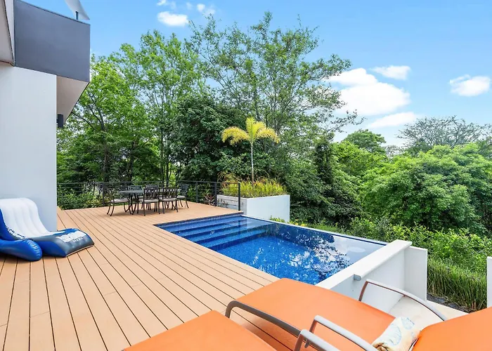 Holiday home With Minimalist Design & Scenic Deck With Private Infinity Pool And Jungle Views Coco