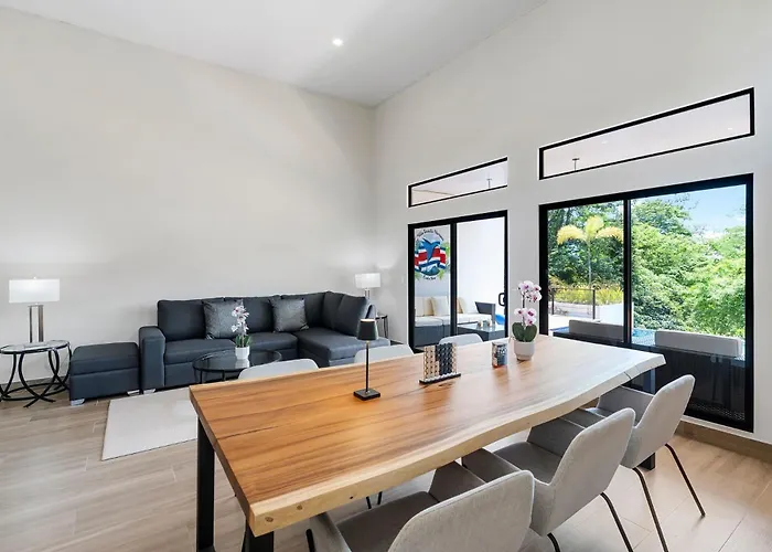 Holiday home With Minimalist Design & Scenic Deck With Private Infinity Pool And Jungle Views *