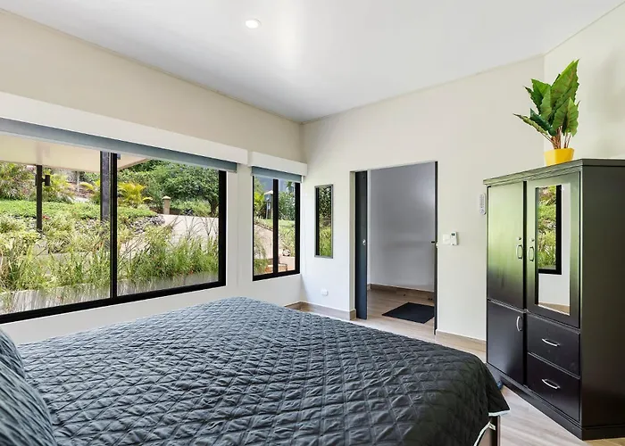 Holiday home With Minimalist Design & Scenic Deck With Private Infinity Pool And Jungle Views Coco