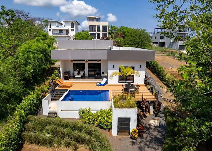 Holiday home With Minimalist Design & Scenic Deck With Private Infinity Pool And Jungle Views Coco