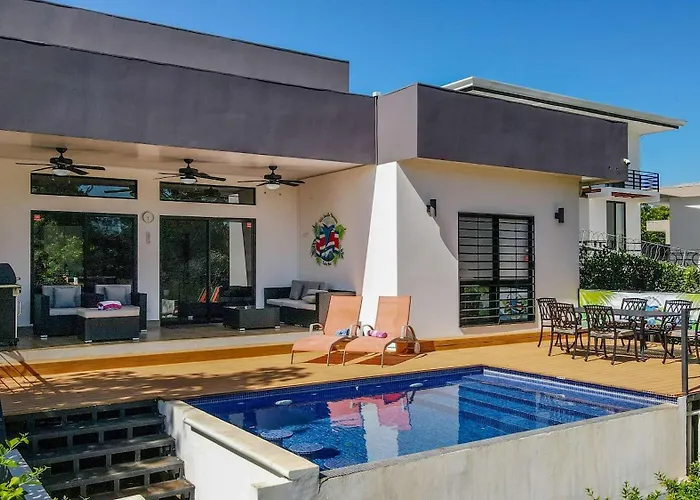 With Minimalist Design & Scenic Deck With Private Infinity Pool And Jungle Views Holiday home Coco