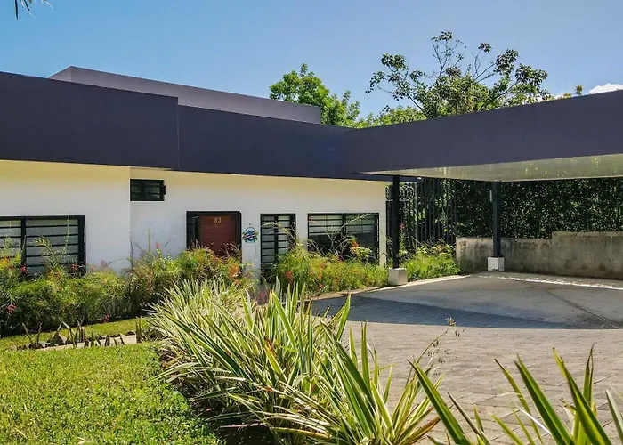 With Minimalist Design & Scenic Deck With Private Infinity Pool And Jungle Views Holiday home *