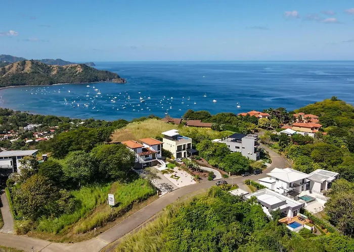 With Minimalist Design & Scenic Deck With Private Infinity Pool And Jungle Views Holiday home