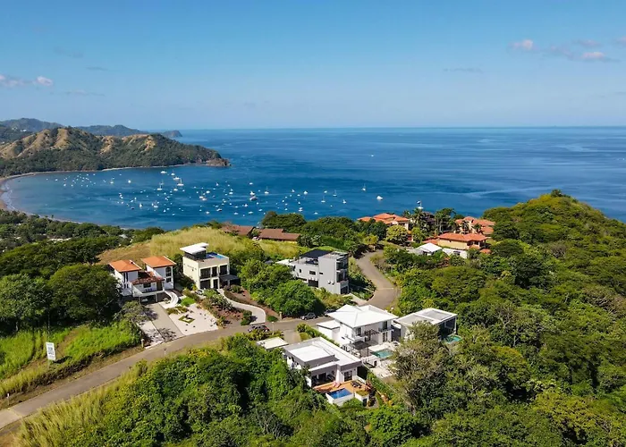 Holiday home With Minimalist Design & Scenic Deck With Private Infinity Pool And Jungle Views Coco